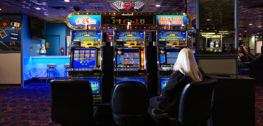 William Hill will shut down nearly 200 British betting stations, and the lottery industry is facing tax policy shocks.